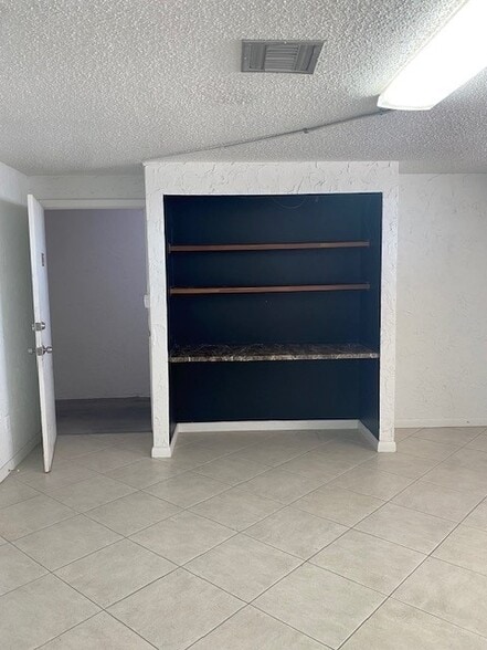 More Photos Of 5800 Houchin St, Naples Self Storage For Lease
