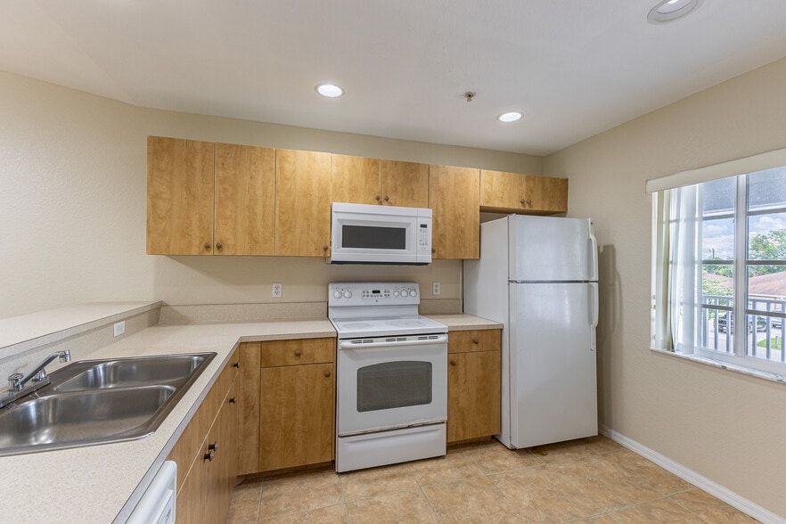 More Photos Of 1328 SE 8th Ave, Cape Coral Multifamily For Sale