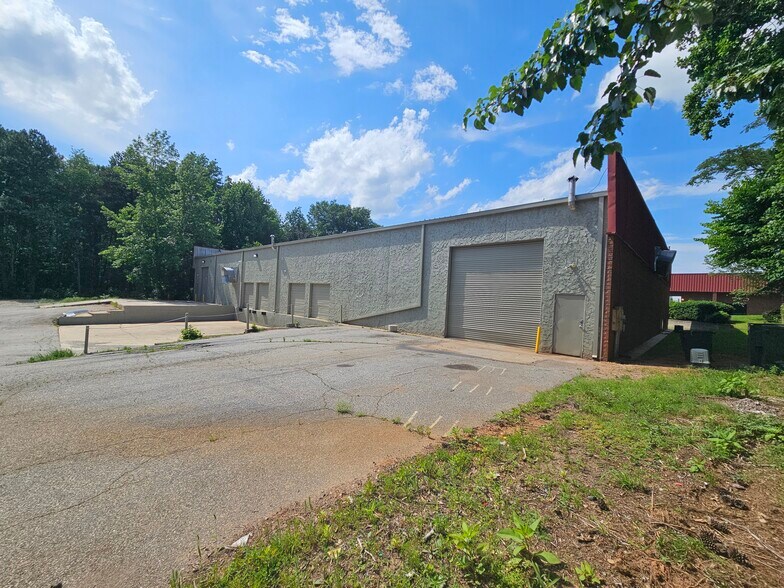 More Photos Of 2630 Northgate Ave, Cumming Warehouse For Sale