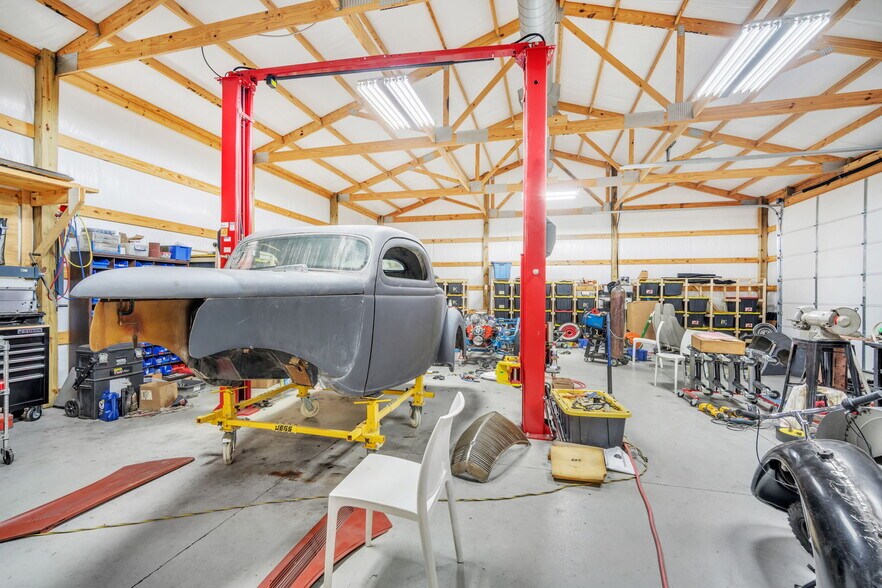 More Photos Of 4271 Calhoun Memorial Hwy, Easley Light Distribution For Sale