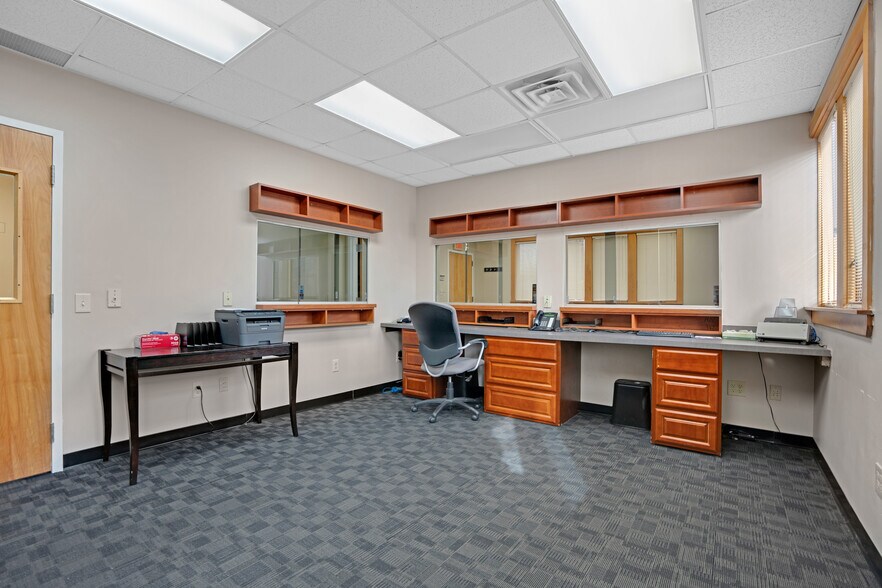 More Photos Of 1740 Oak Tree Rd, Edison Medical For Lease