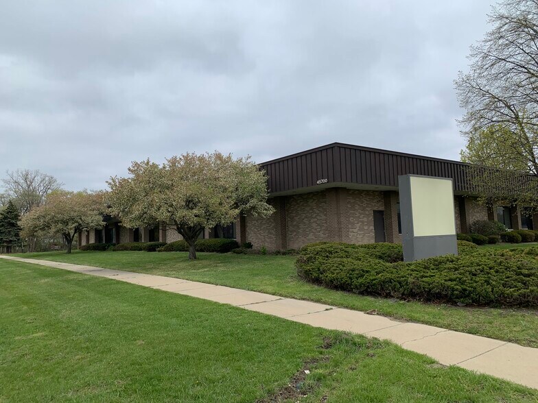 More Photos Of 45700 Mound Rd, Shelby Township Storefront Retail Office For Lease