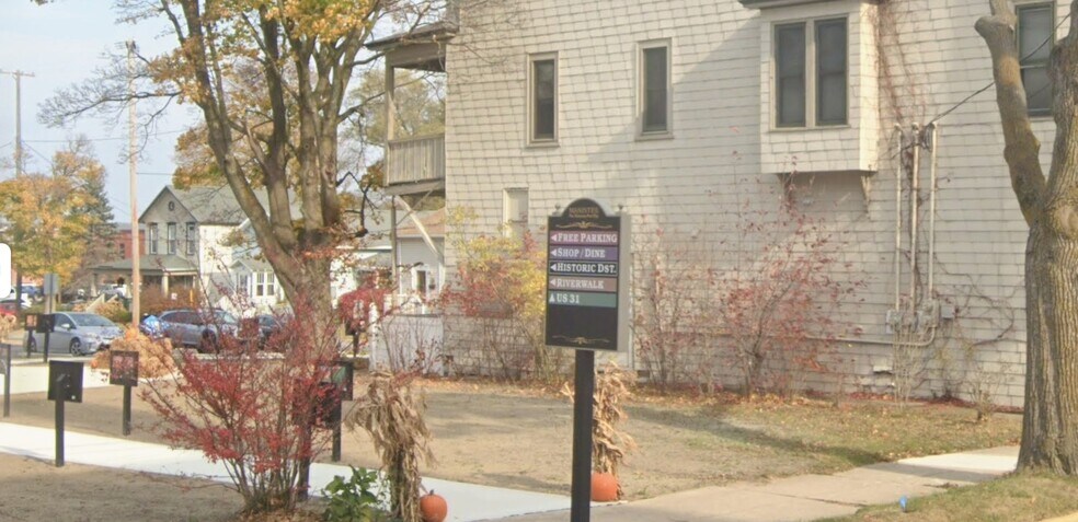 More Photos Of 384 1st St, Manistee Office Residential For Lease