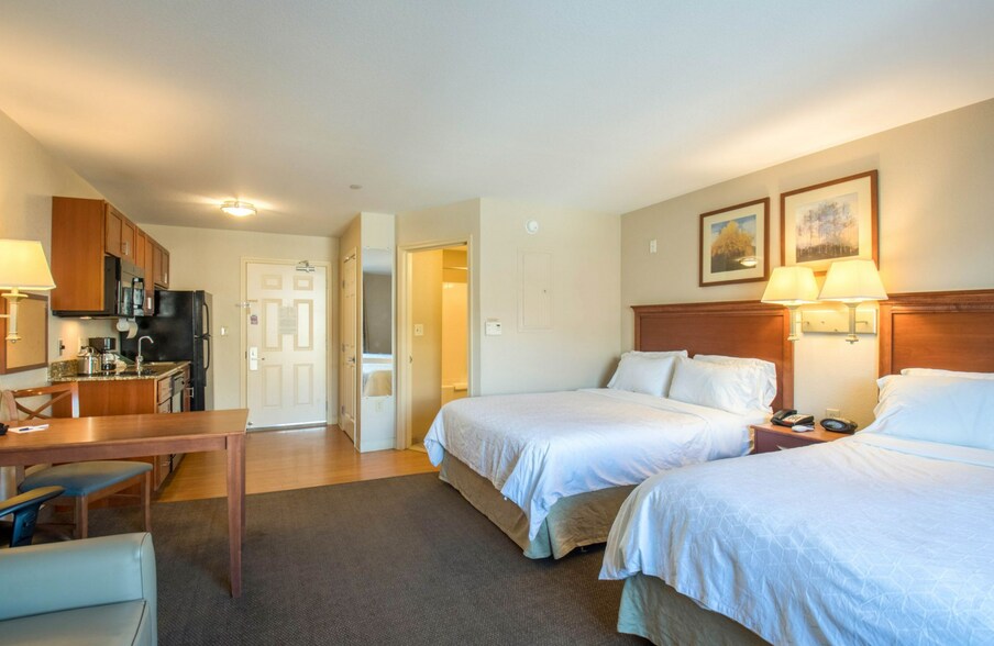 More Photos Of 233 Grand Valley Way, Parachute Hotel For Sale