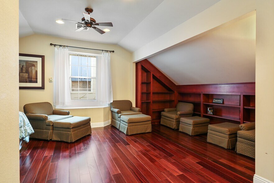 More Photos Of 1030 Burgundy St, New Orleans Apartments For Sale