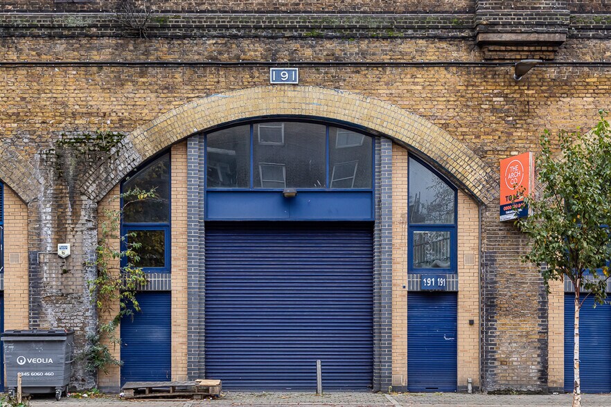 More Photos Of Hercules Rd, London Light Distribution For Lease