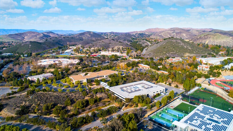 More Photos Of 4553 La Tienda Rd, Westlake Village Light Manufacturing For Sale