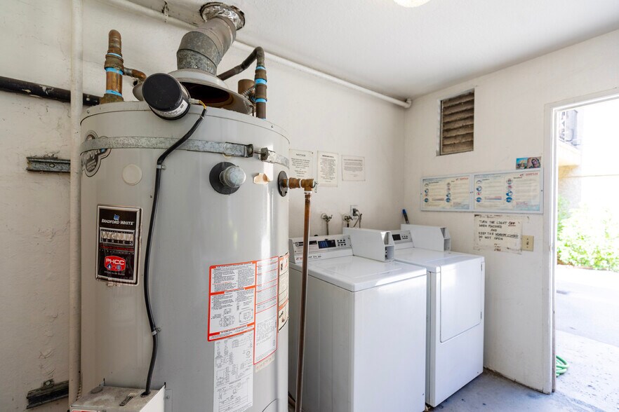 More Photos Of 11341 Victory Blvd, North Hollywood Apartments For Sale