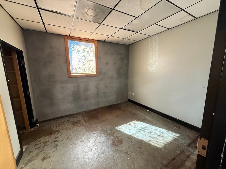 More Photos Of 4800 Division Ave, Birmingham Showroom For Lease