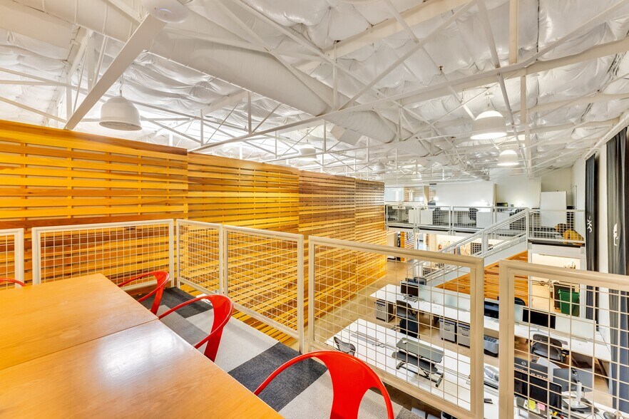 More Photos Of 122 S Main St, Fort Worth Office For Sale