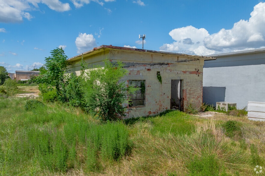 More Photos Of 625 Humble Ave, San Antonio Warehouse For Sale