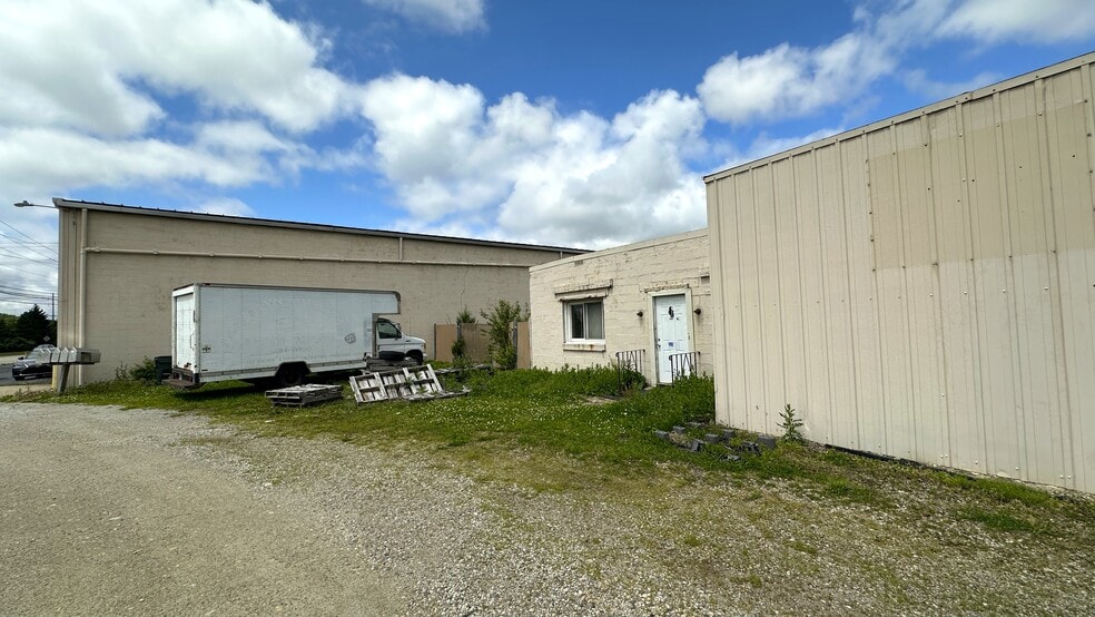 More Photos Of 3731 W Alexandersville Bellbrook Rd, Dayton Warehouse For Sale