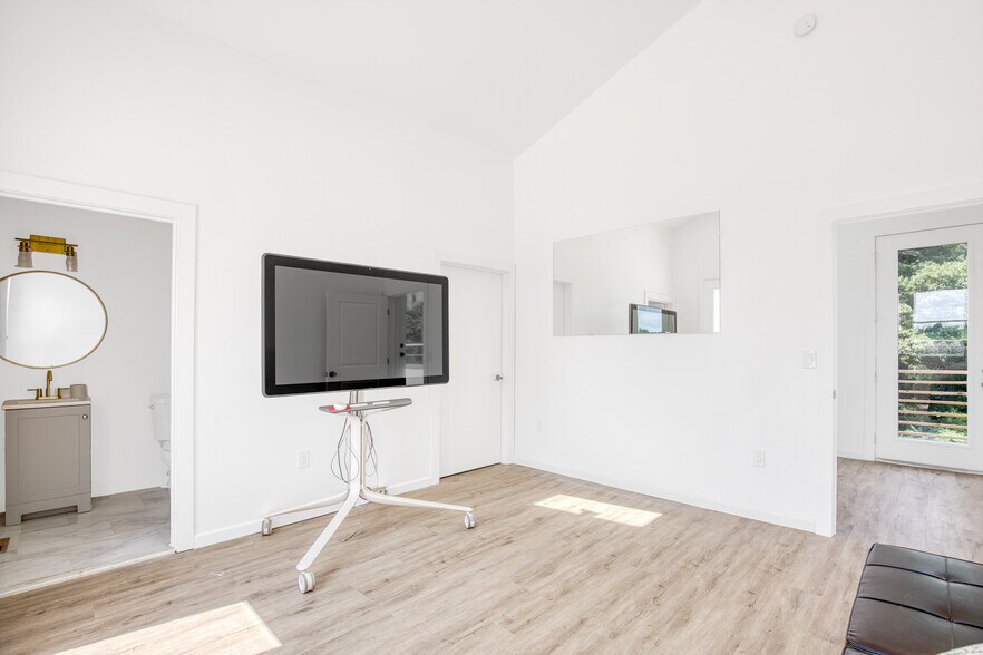 More Photos Of 235 Candler Rd SE, Atlanta Specialty For Sale