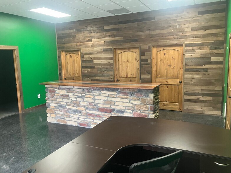 More Photos Of 1438 Johns Creek Rd, Milton Industrial For Lease