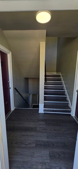 More Photos Of 132 Mesa Ln, Bristol Apartments For Sale