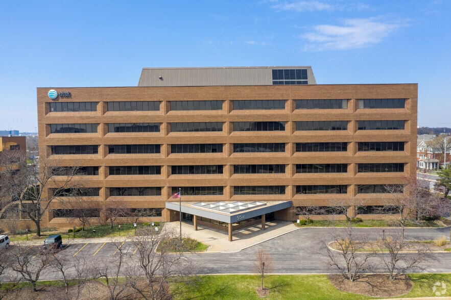 More Photos Of 95 W Algonquin Rd, Arlington Heights Office For Lease