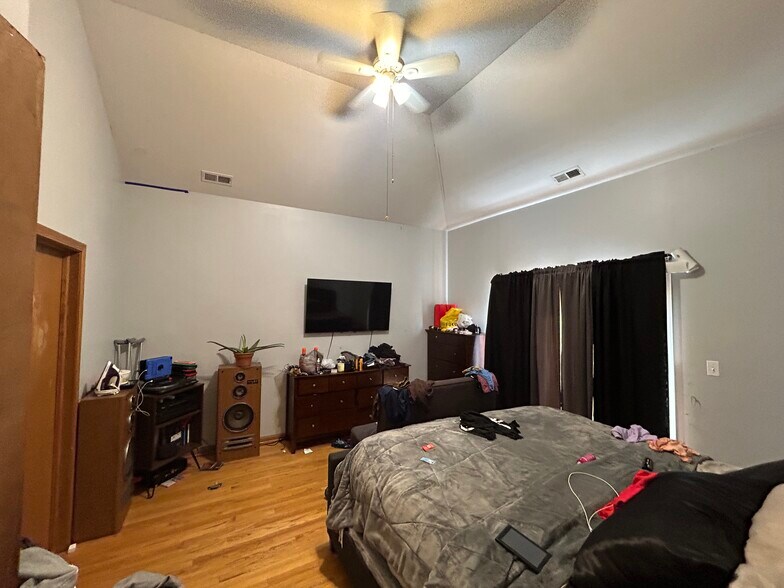 More Photos Of 5644 S Prairie Ave, Chicago Apartments For Sale