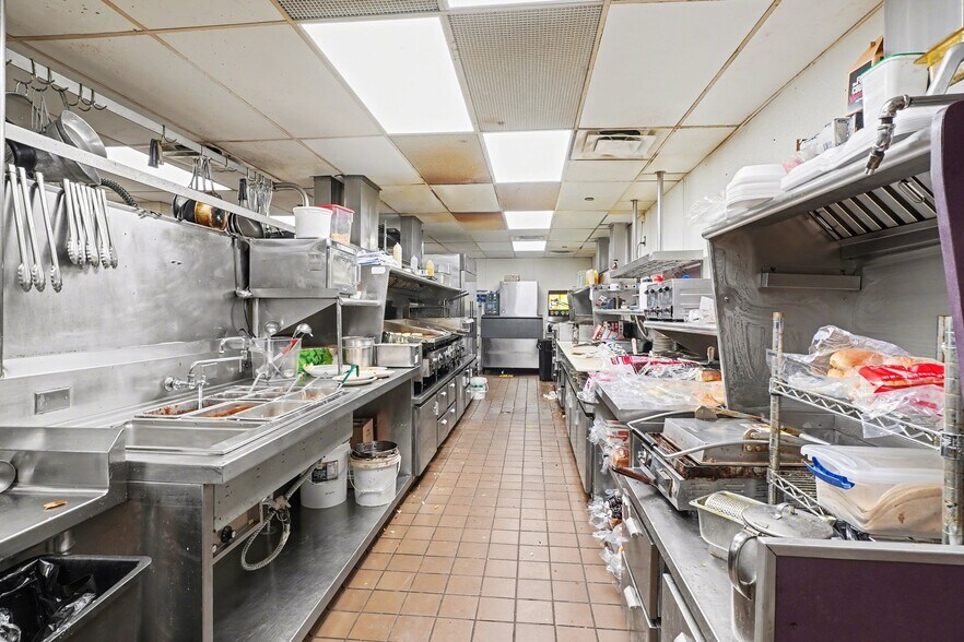 More Photos Of 1222 N US 23, East Tawas Restaurant For Sale