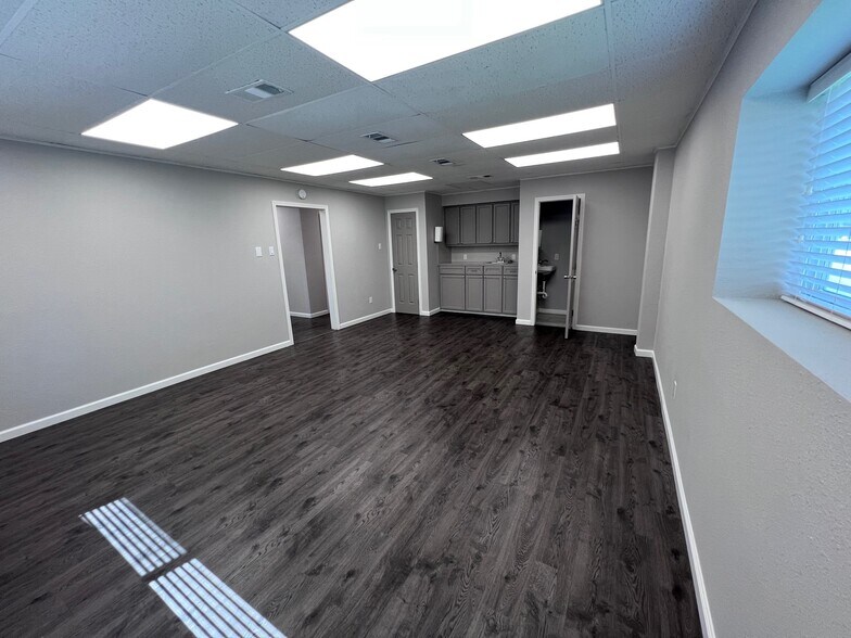 More Photos Of 5401 Spencer Hwy, Pasadena Warehouse For Sale