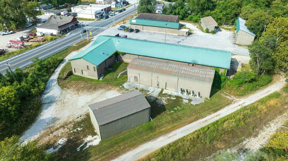 More Photos Of 408 W Main St, Greenwood General Retail For Sale