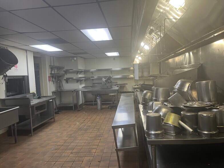 More Photos Of 10630 New Church Rd, Dallas Restaurant For Sale