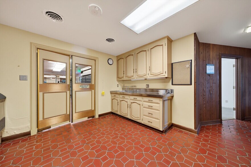 More Photos Of 1461 Highway EE, Winfield Specialty For Sale