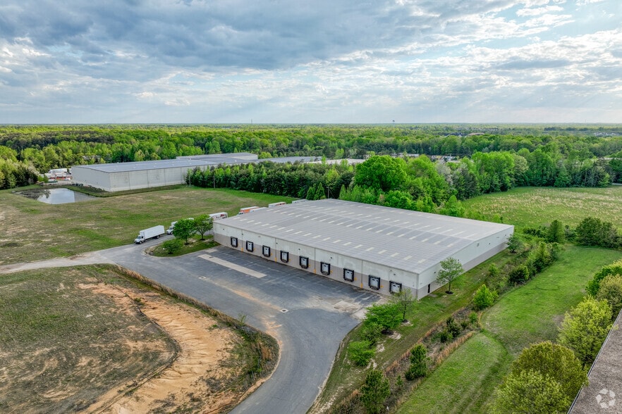 More Photos Of 9420 Cosner Dr, Fredericksburg Warehouse For Sale