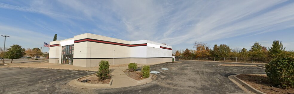More Photos Of 4011 S Bolger Rd, Independence Auto Repair For Lease