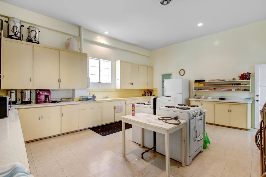 More Photos Of 724 S Glenoaks Blvd, Burbank Religious Facility For Sale