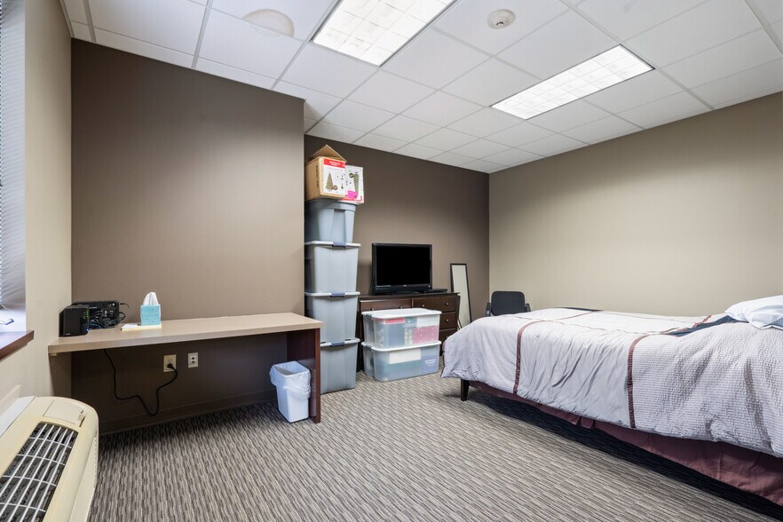 More Photos Of 3015 Greyhound Dr, Waterloo Medical For Sale