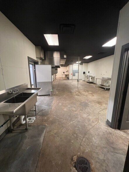 More Photos Of 8950 US-165, Sterlington Storefront For Sale