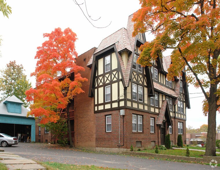 More Photos Of 28 Whitney St, Hartford Apartments For Sale