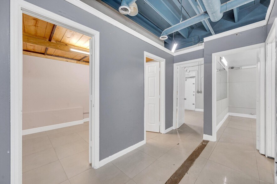 More Photos Of 4768-4772 NW 167th St, Miami Lakes Storefront Retail Office For Lease