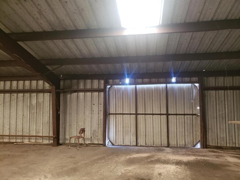 More Photos Of 1209 Bessemer Ave, Llano Light Distribution For Sale