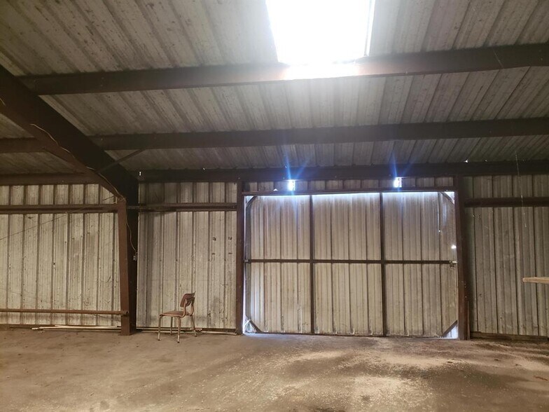 More Photos Of 1209 Bessemer Ave, Llano Light Distribution For Sale