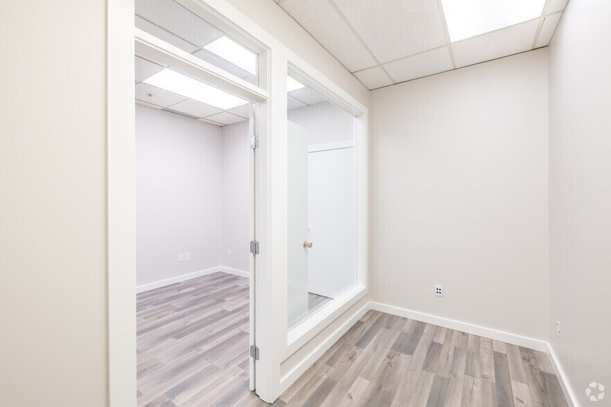More Photos Of 1480 Foster St, White Rock Apartments For Lease
