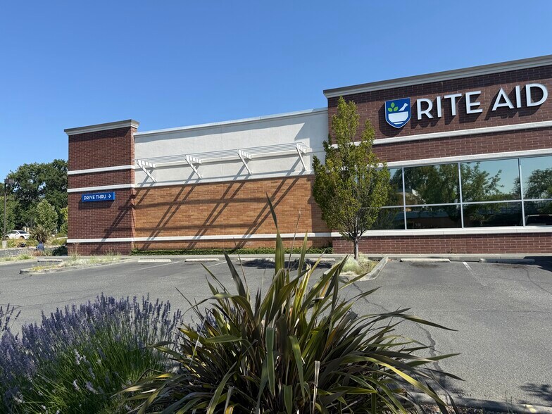 More Photos Of 680 S State St, Ukiah Drugstore For Sale