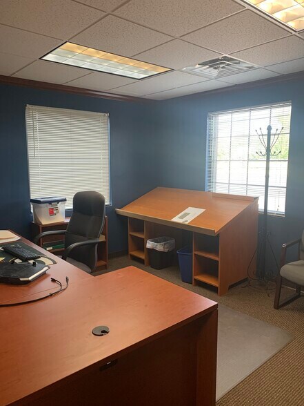 More Photos Of 2763 Manitowoc Rd, Green Bay Office For Lease