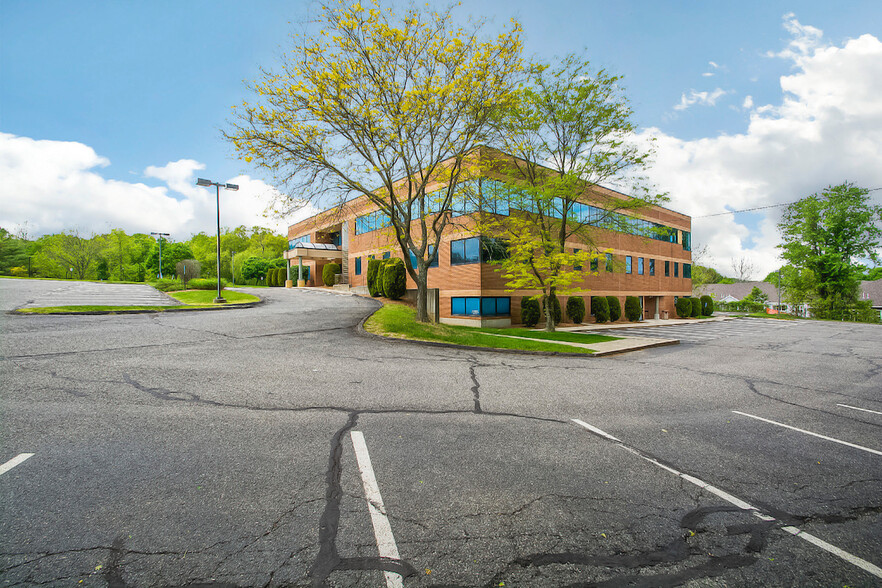 Primary Photo Of 60 Old New Milford Rd, Brookfield Medical For Sale