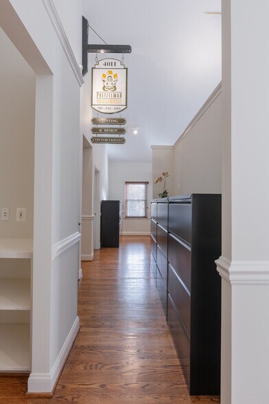 More Photos Of 10470-10476 Armstrong St, Fairfax Medical For Sale