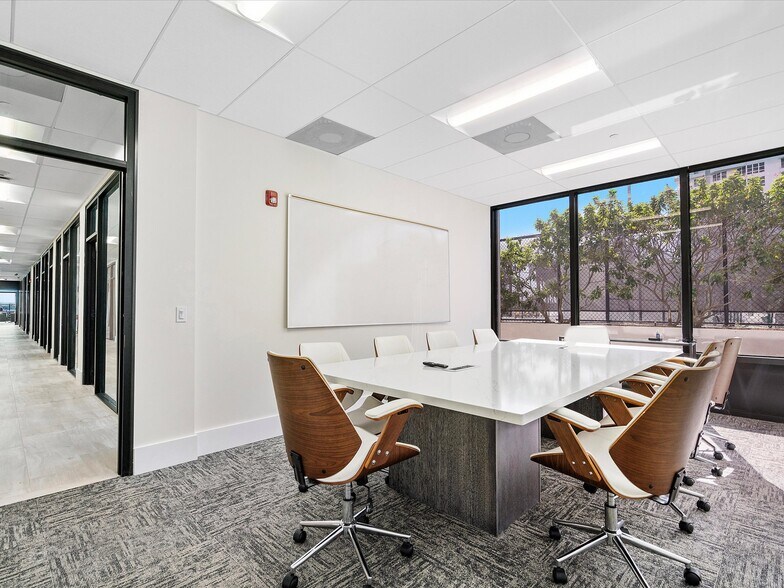 More Photos Of 600 NE 36th St, Miami Apartments For Lease