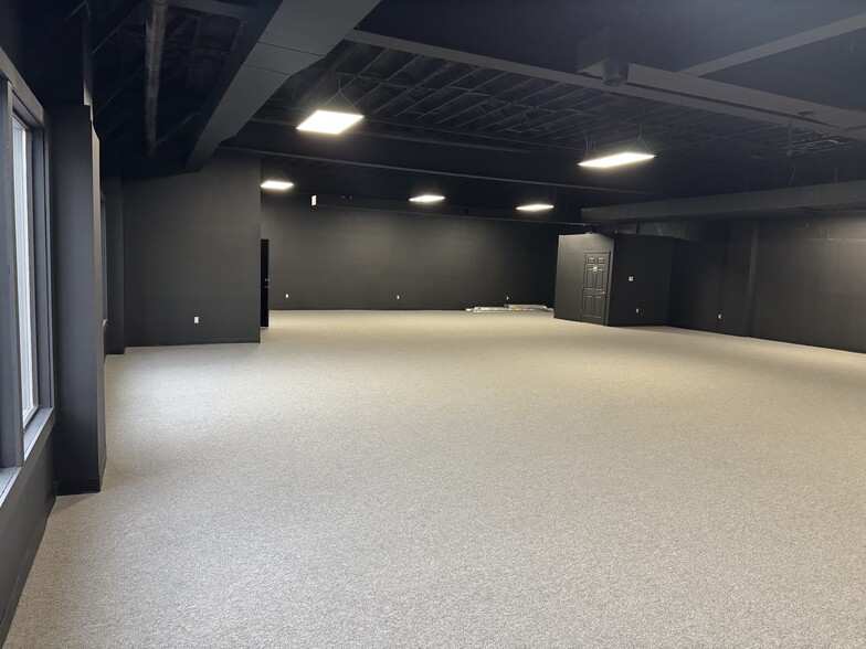 More Photos Of 1101 5th Ave, Coraopolis Office For Sale