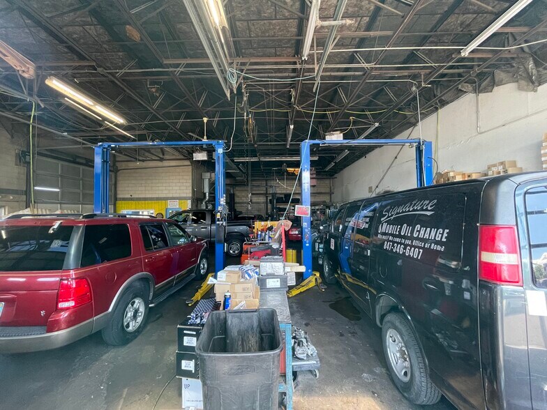 More Photos Of E Northwest Hwy, Arlington Heights Auto Dealership For Lease