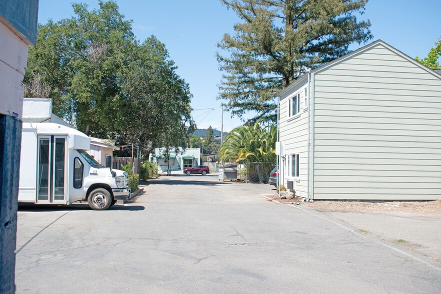 More Photos Of 119 Cloverdale Blvd, Cloverdale General Retail For Sale