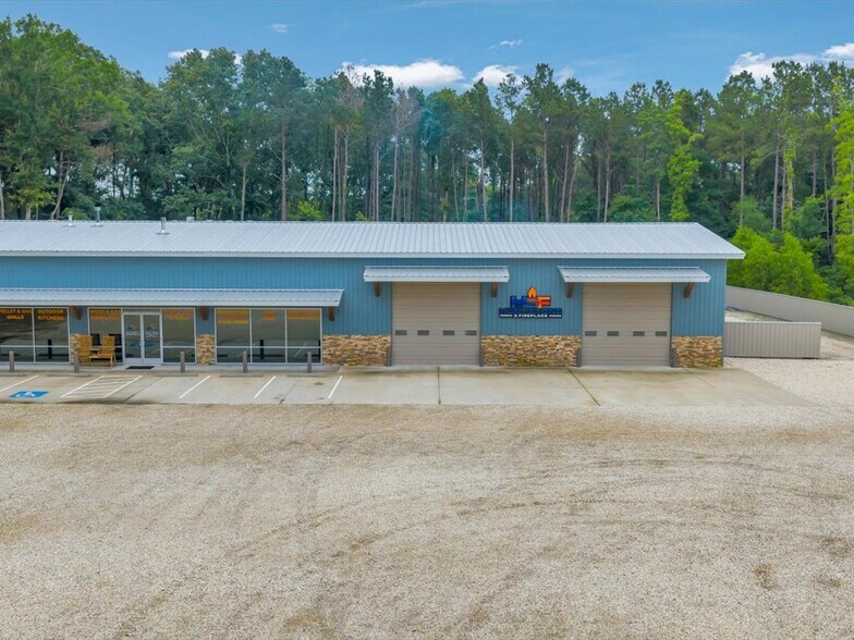 More Photos Of 9343 S US Highway 69, Huntington Showroom For Sale