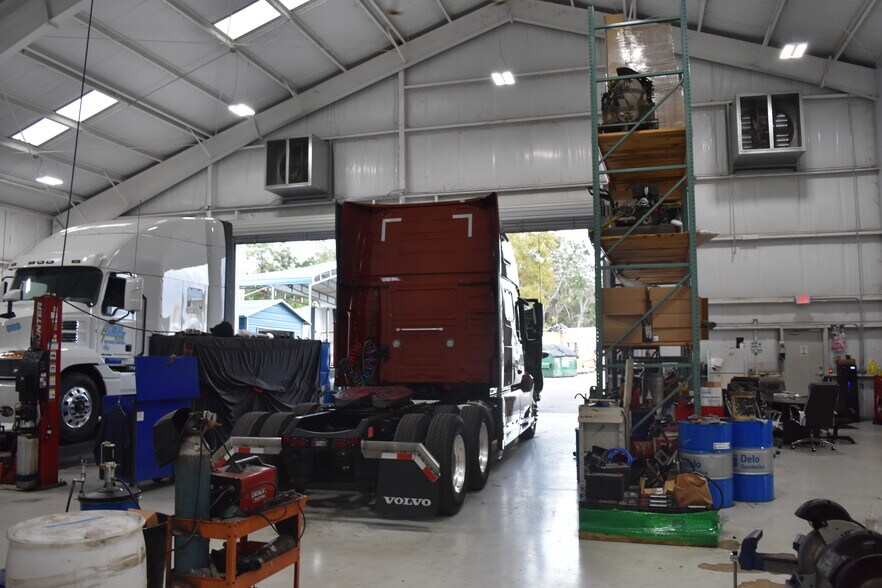 More Photos Of 6015 N US Highway 301, Tampa Warehouse For Lease