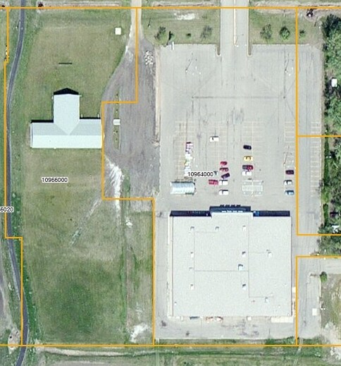 More Photos Of 1102 W 12th St, Grafton Department Store For Sale