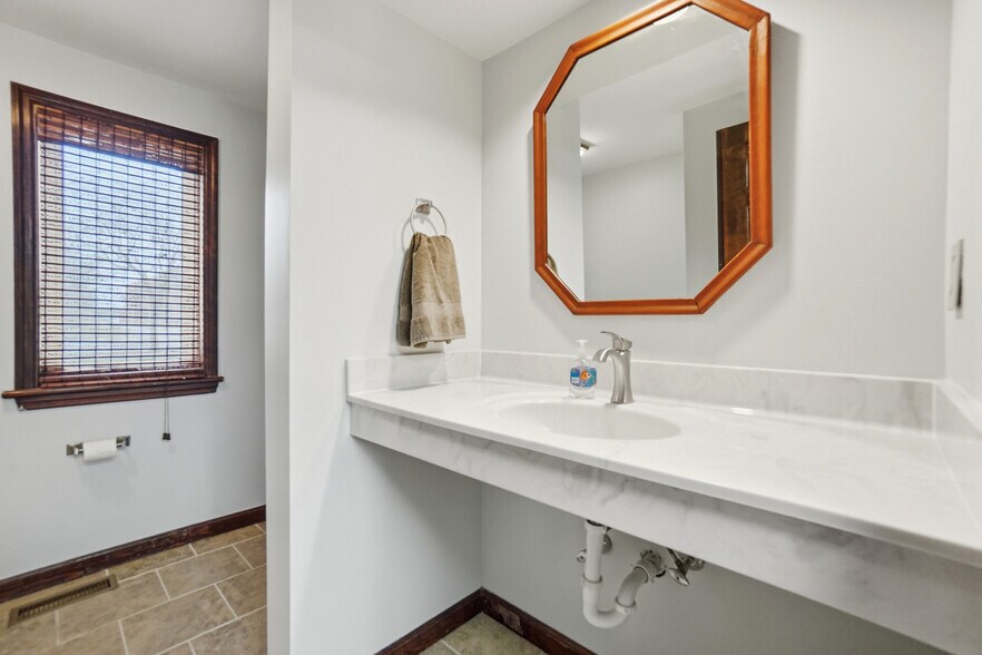 More Photos Of 175 W Franklin St, Centerville Storefront Retail Office For Sale