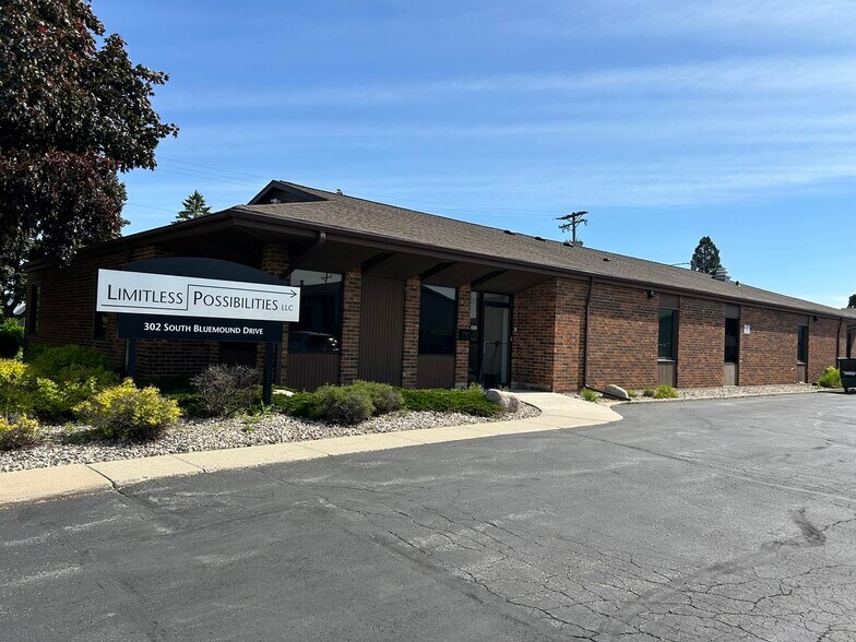 Primary Photo Of 302 S Bluemound Dr, Appleton Office For Sale