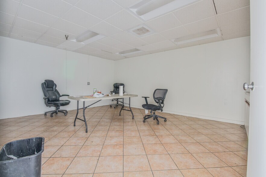 More Photos Of 9130 Glenoaks Blvd, Sun Valley Manufacturing For Lease